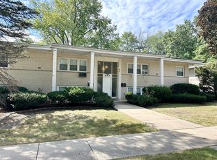 635 E South Broadway Ave #C, Lombard, IL 60148