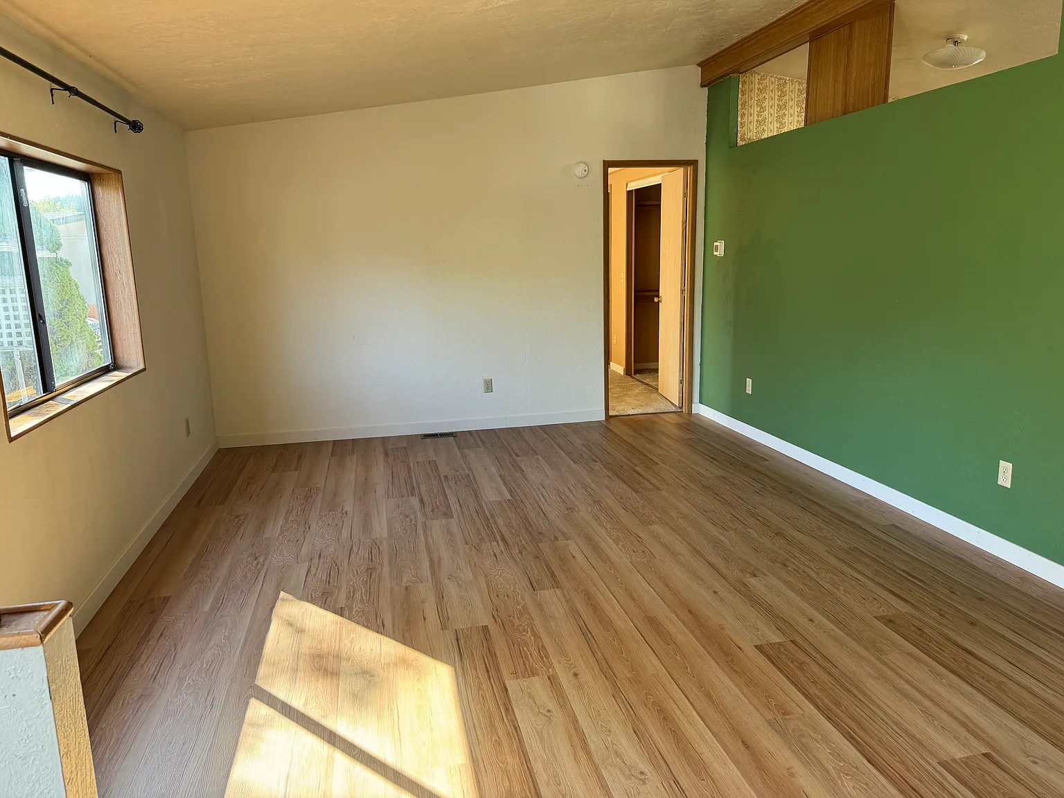 3 bed, 1296 sqft, $2,200 — Photo 2