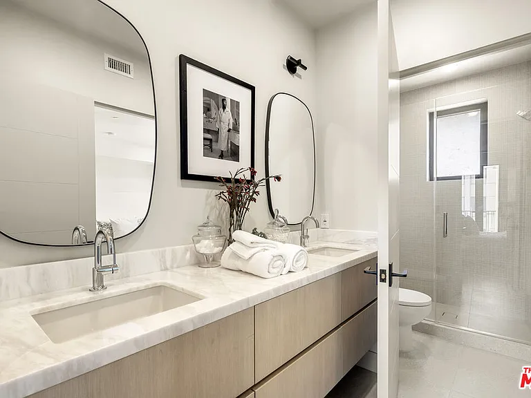 12304 Moorpark St #103 — Photo 32