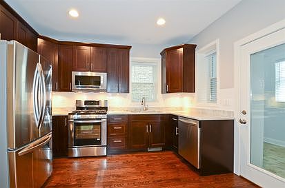 3rd image of 4522 N Artesian Ave