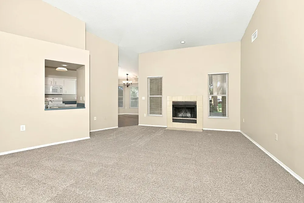 3 bed, 1987 sqft, $1,285 — Photo 3