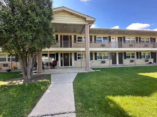 821 Bode Rd APT 15, Elgin, IL 60120