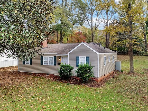 3rd image of 811 Woodland Dr