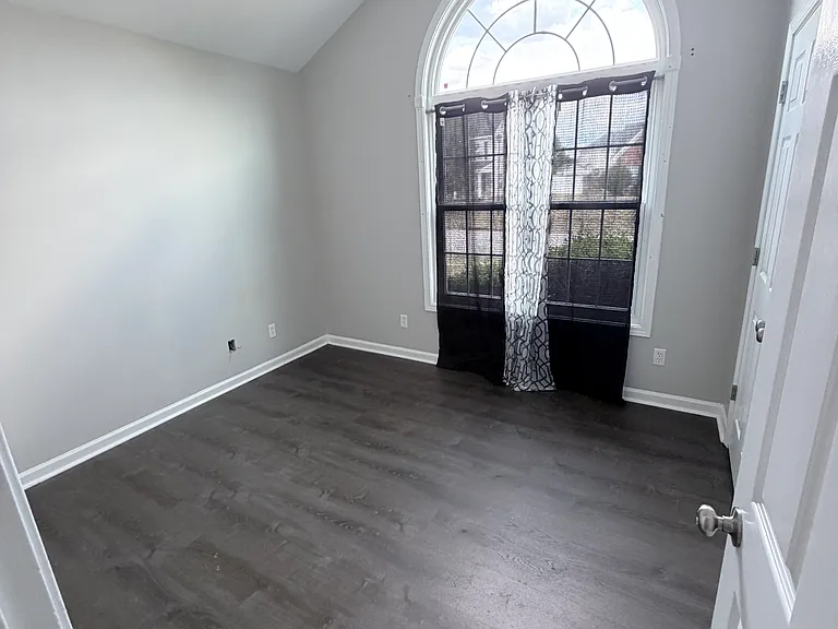 154 Saint George Dr — Photo 10