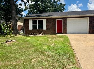 1023 S 26th St, Rogers, AR 72758