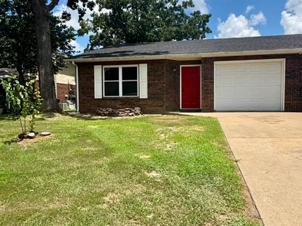 1023 S 26th St, Rogers, AR 72758