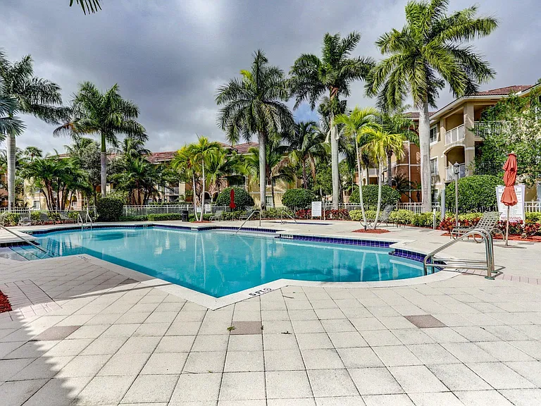 6511 Emerald Dunes Dr #304 — Photo 60