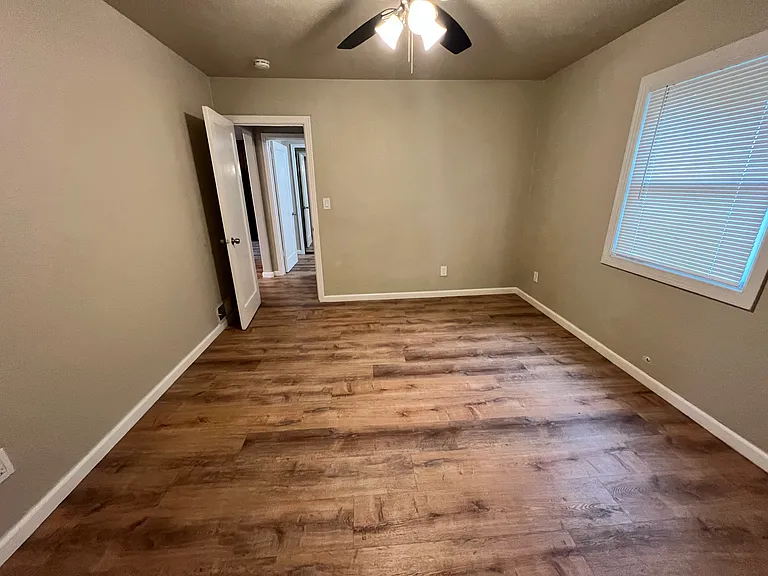 22887 Grand St — Photo 14