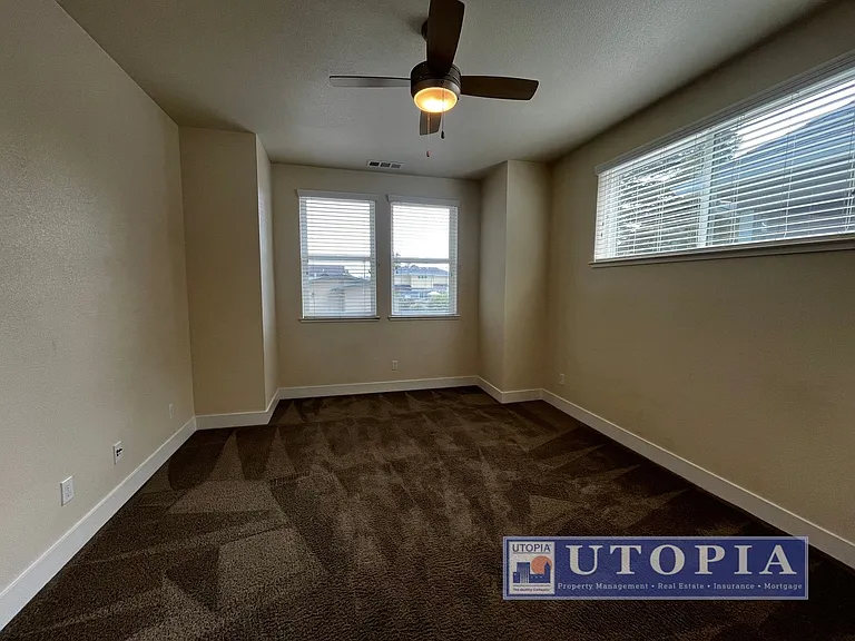 Spacious and Modern 3-bedroom, 3.5 bathroom in Seabright just minutes away from the Beach Boardwa... — Photo 14
