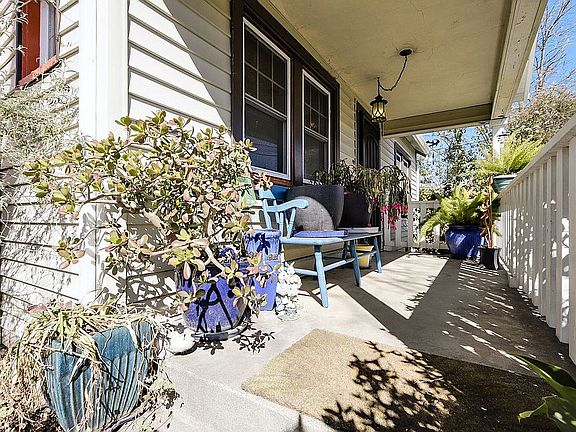 2nd image of 4940 Siskiyou Ave