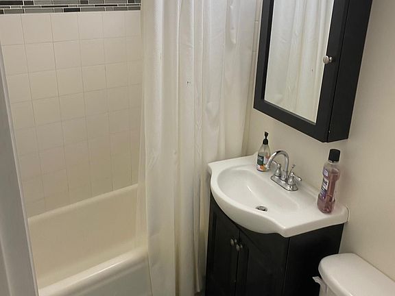 3rd image of 3838 N Greenview Ave #By2ffr1pe