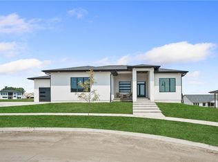 3905 Westgate Pkwy, Clive, IA 50325