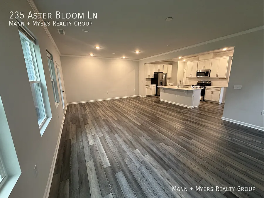 3 bed, 2048 sqft, $1,895 — Photo 3