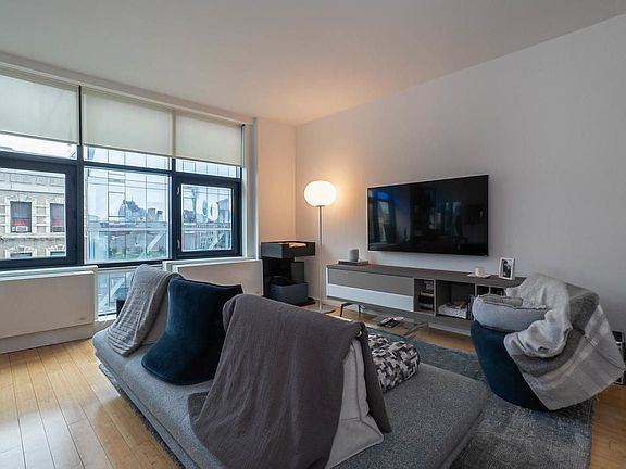 2nd image of 105 Norfolk St APT 6C