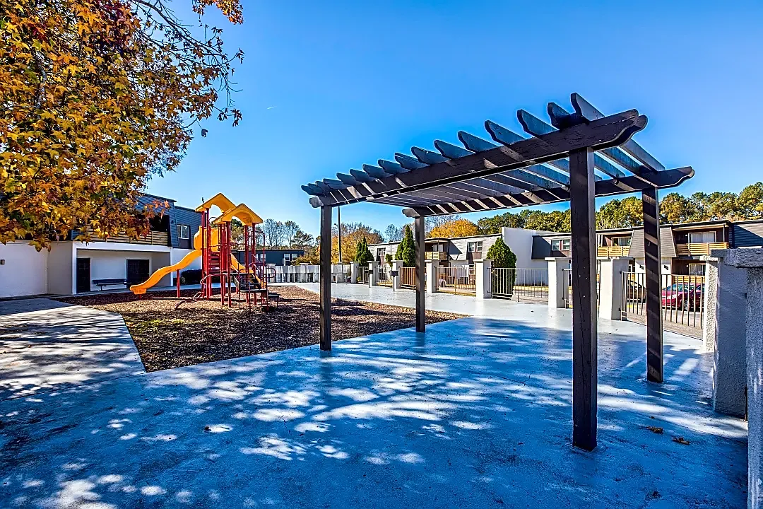 Park At Glenwood — Photo 4