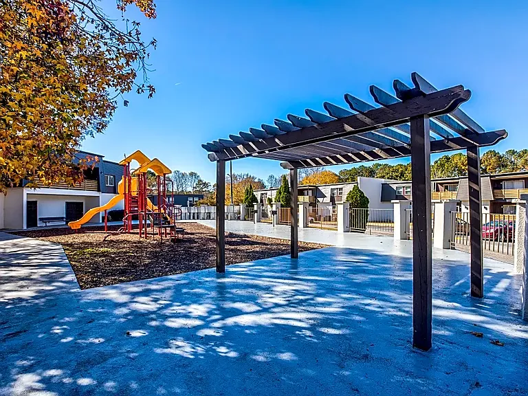 Park At Glenwood — Photo 4