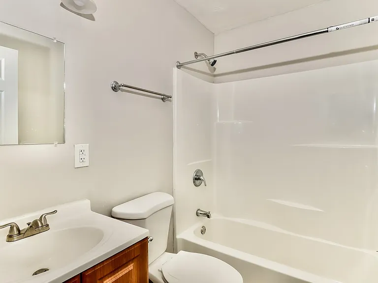 904942_028_bathroom_13602313.jpg