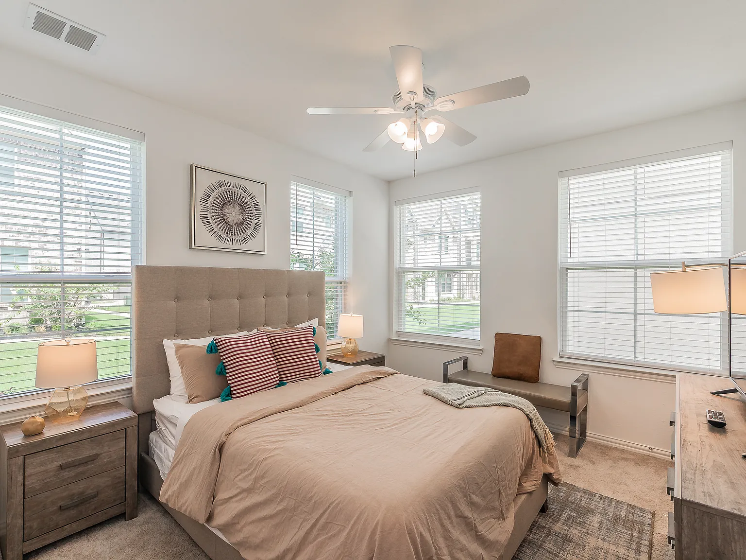 4 bed, 3.5 bath, 2148 sqft, $3,150 — Photo 4