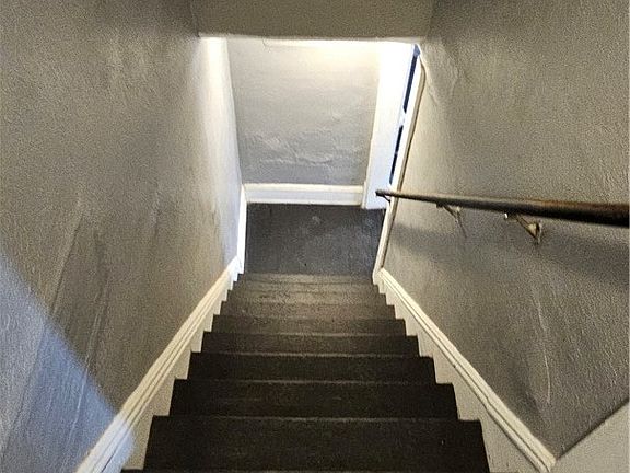 4th image of 8823 Yale Ave