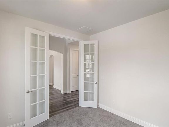 5th image of 4410 Juniper Ln