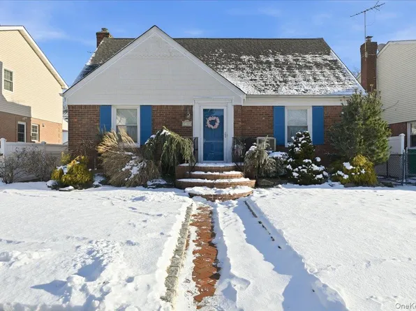 38 Irving Lane, New Hyde Park, NY 11040