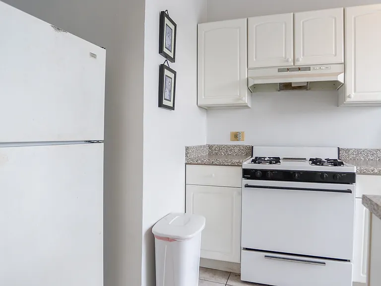 2463 W Gunnison St #3 — Photo 2