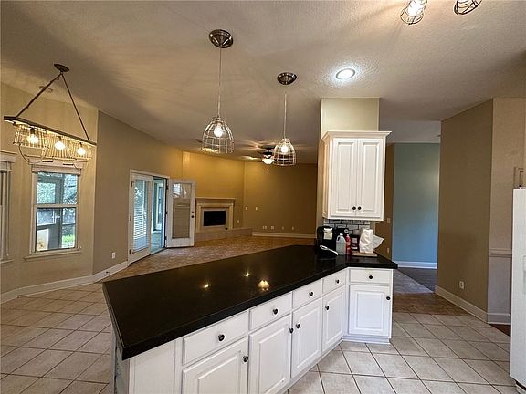 3rd image of 532 Cardinal Cir E