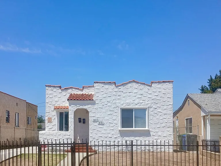 647 W 112th St — Photo 1