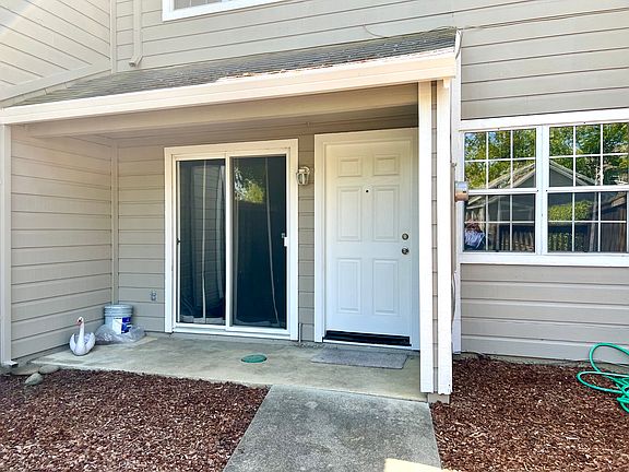 2nd image of 3026 Woods Cir