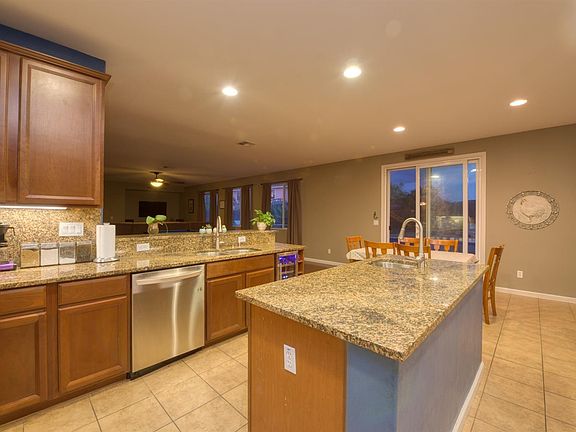 4th image of 1218 Hyacinth Dr