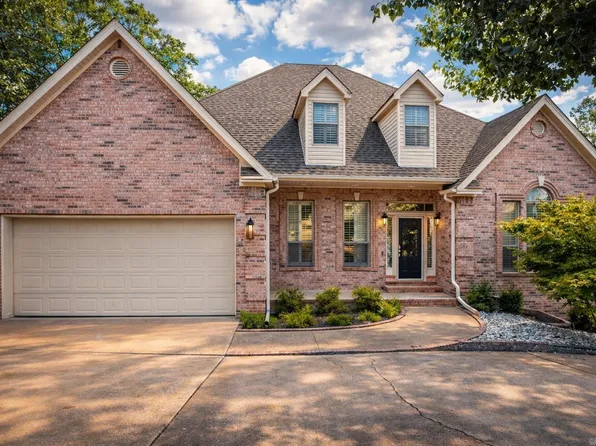 2806 Woodsgate Dr, Little Rock, AR 72211