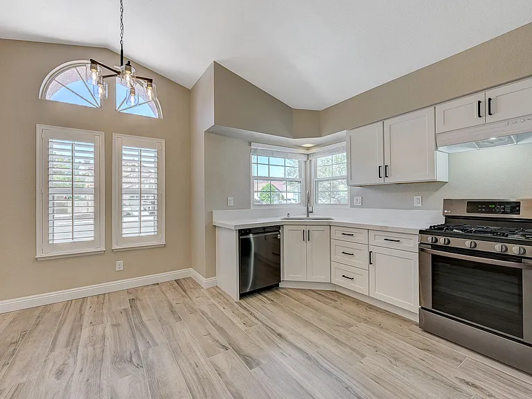 272 Comfort Dr — Photo 16
