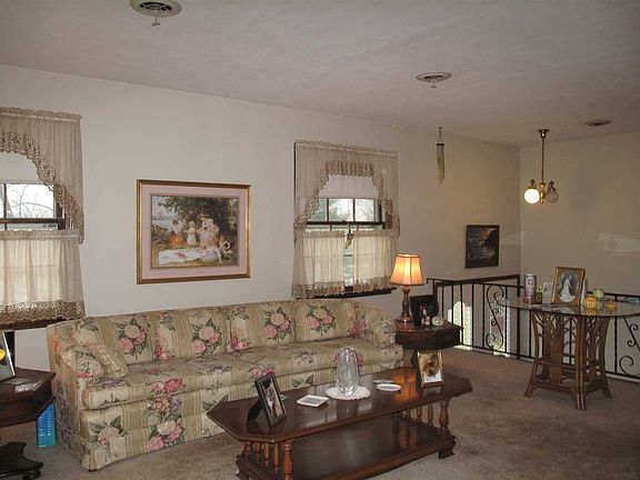 3rd image of 406 Vineyard Ave