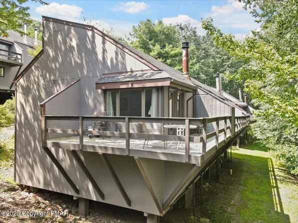 18 Middle Village Way, Tannersville, PA 18372