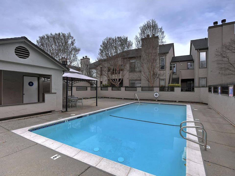 2nd image of 45 Hobson St APT 8A