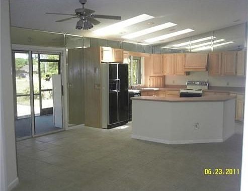 5th image of 561 NW Biscayne Dr