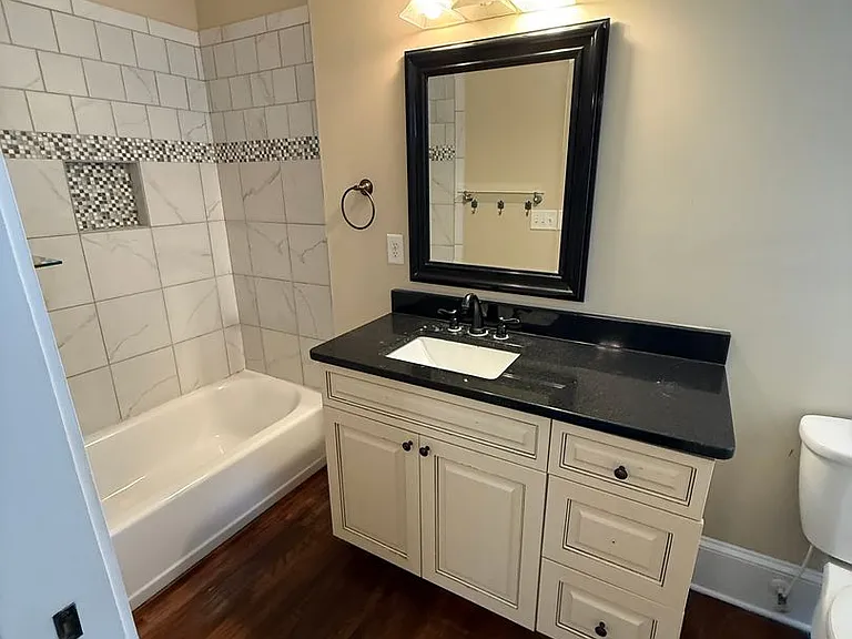 1724 Hawthorne Ln — Photo 18
