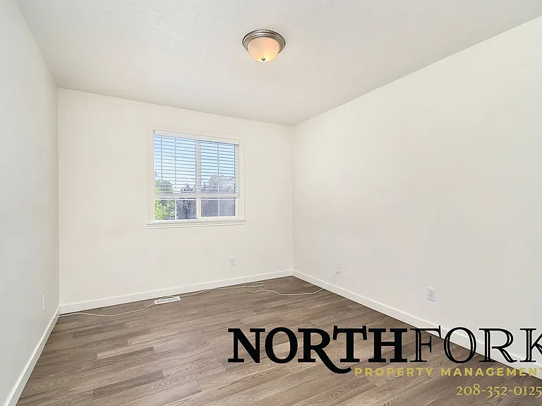 1322 E Grand Canyon St — Photo 11