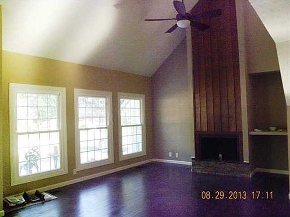 4th image of 7901 N Tanglewood Ln