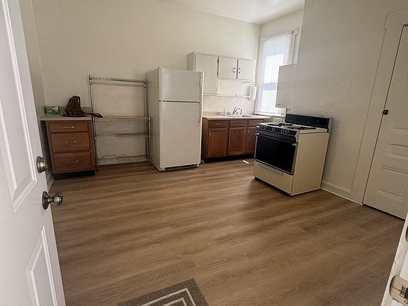 4th image of 310 3rd St Floor 1