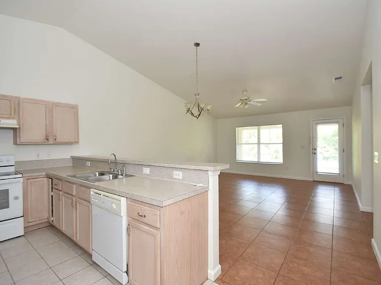 30 Eton Ln #B — Photo 4