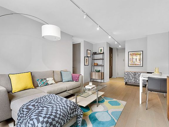 2nd image of 2025 Broadway APT 6H