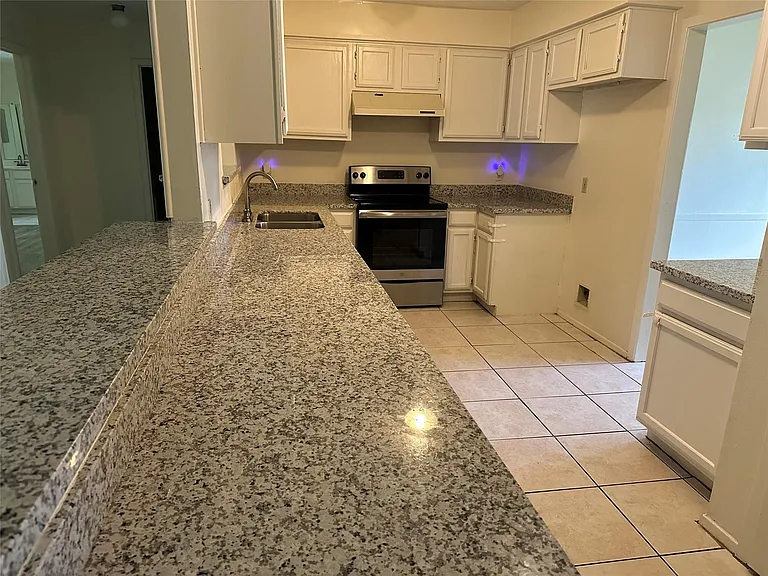 13910 Towne Way Dr — Photo 8
