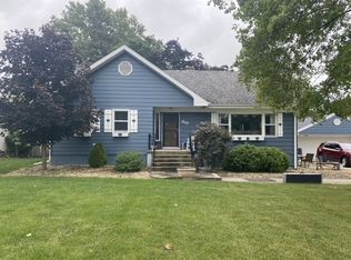 415 Locust Ln, Roselle, IL 60172