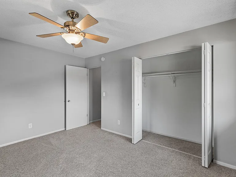 2720 Rosalyn Ct — Photo 50