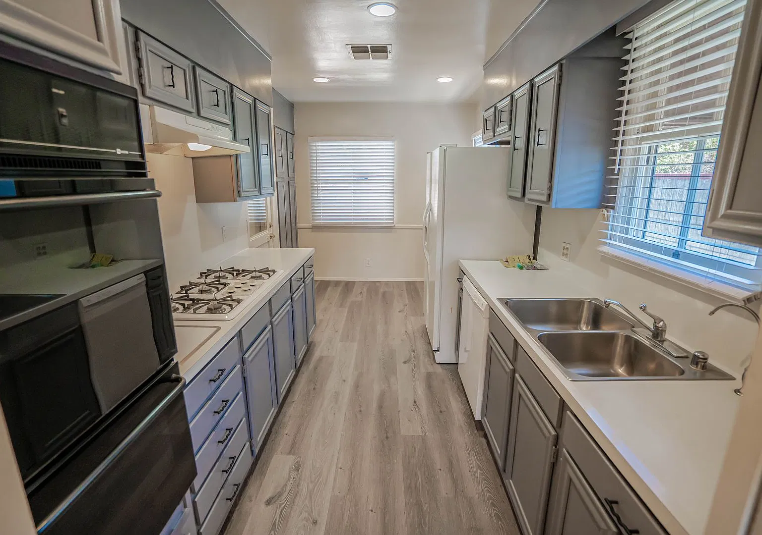3 Bedroom Home for Rent in Northridge. — Photo 4