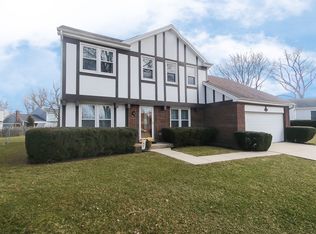 2105 Rose Ct, Schaumburg, IL 60194