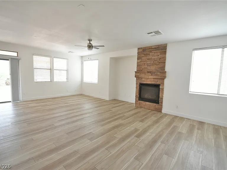 681 Summit Valley Ln — Photo 4