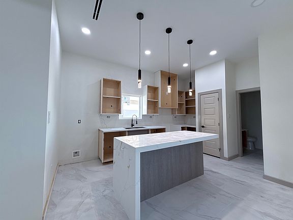 3rd image of 225 Lusitano Dr