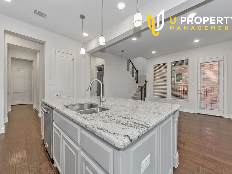 1017 Midland Dr — Photo 12